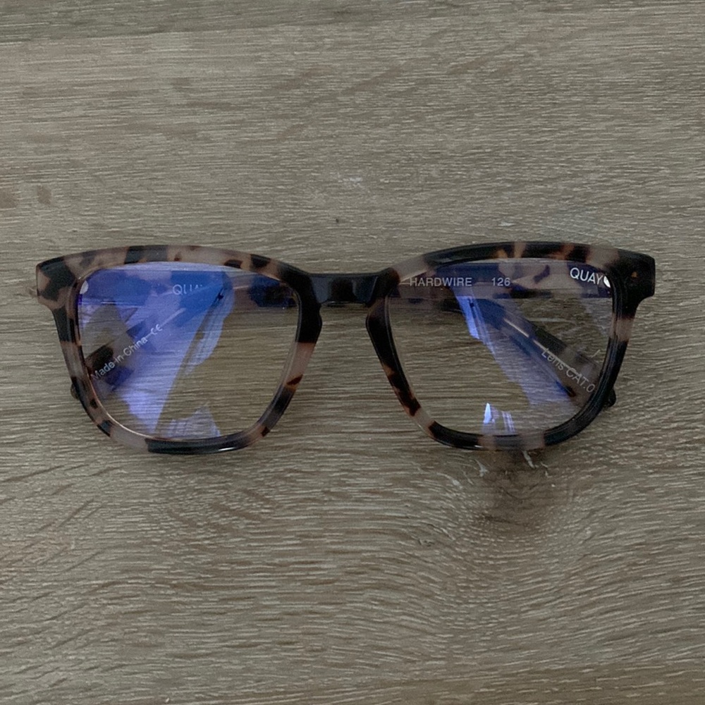 QUAY blue light glasses
